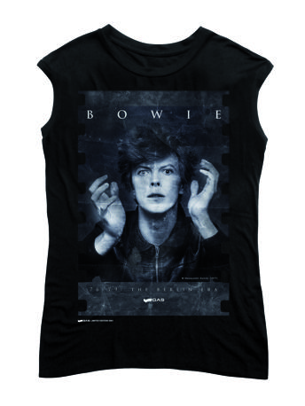 Una delle T-shirt omaggio a Sukita e al suo lavoro su Bowie